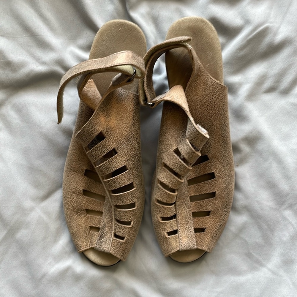 Munro Metallic heels